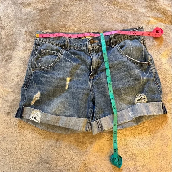Forever 21 distressed blue jean shorts Size 30 - Picture 7 of 7